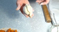 Дрожжевые пирожки с абрикосами и малиной - шаг 6 Дрожжевые пирожки с абрикосами и малиной - шаг 6