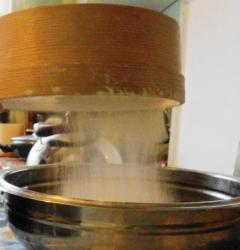 Дрожжевые блины на маргарине и молоке - шаг 2