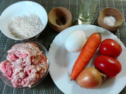 Ежики из мясного фарша на сковороде с подливой - шаг 1