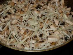 Кальмары фаршированные овощами, сыром и шампиньонами - шаг 7