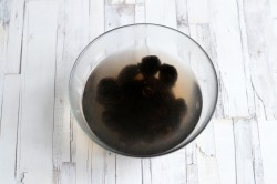 Чернослив фаршированный грецкими орехами - шаг 2 Чернослив фаршированный грецкими орехами - шаг 2