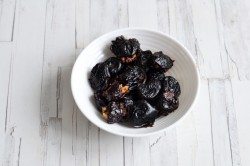 Чернослив фаршированный грецкими орехами - шаг 5 Чернослив фаршированный грецкими орехами - шаг 5