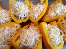 Фаршированный перец половинками в духовке - шаг 5