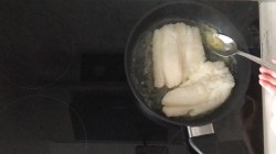 Филе трески на сковороде жареное - шаг 6