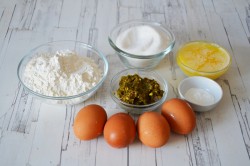 Фисташковый торт с малиной - шаг 1 Фисташковый торт с малиной - шаг 1