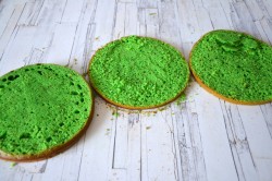 Фисташковый торт с малиной - шаг 8 Фисташковый торт с малиной - шаг 8