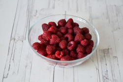 Фисташковый торт с малиной - шаг 9 Фисташковый торт с малиной - шаг 9