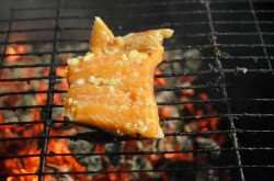 Форель на мангале на решетке - шаг 7 Форель на мангале на решетке - шаг 7