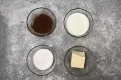 Глазурь для торта из какао шоколадная - шаг 1 Глазурь для торта из какао шоколадная - шаг 1