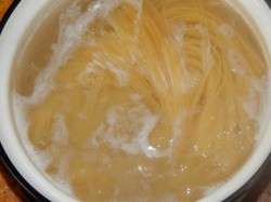 Гнезда из макарон с фаршем в духовке - шаг 2 Гнезда из макарон с фаршем в духовке - шаг 2