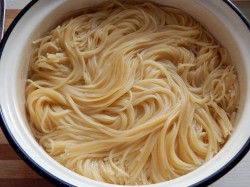 Гнезда из макарон с фаршем в духовке - шаг 3 Гнезда из макарон с фаршем в духовке - шаг 3