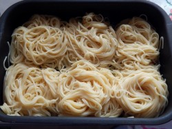 Гнезда из макарон с фаршем в духовке - шаг 4 Гнезда из макарон с фаршем в духовке - шаг 4