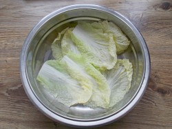 Голубцы из пекинской капусты с фаршем и рисом - шаг 6