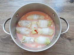 Голубцы из пекинской капусты с фаршем и рисом - шаг 11