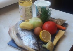 Горбуша с капустой и картошкой в духовке - шаг 1