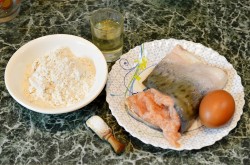 Горбуша в кляре на сковороде - шаг 1 Горбуша в кляре на сковороде - шаг 1