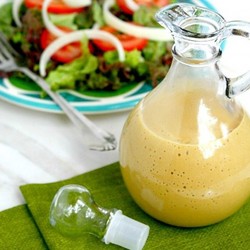 Заправка для салата с горчицей, медом и винным уксусом