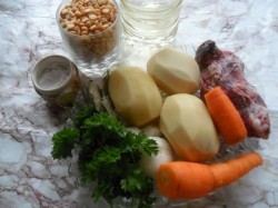 Гороховый суп на говяжьей косточке - шаг 1