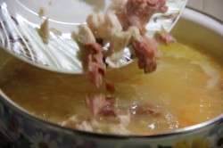 Гороховый суп с копчёными рёбрышками и курицей - шаг 10 Гороховый суп с копчёными рёбрышками и курицей - шаг 10