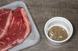 Говядина на сковороде гриль мясо - шаг 2