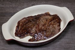 Говядина на сковороде гриль мясо - шаг 4