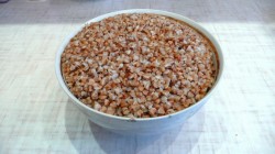 Гречка с тушенкой в мультиварке - шаг 3 Гречка с тушенкой в мультиварке - шаг 3