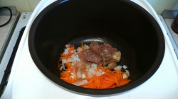 Гречка с тушенкой в мультиварке - шаг 5 Гречка с тушенкой в мультиварке - шаг 5