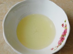 Гренки из хлеба в духовке с чесноком - шаг 3