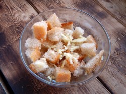 Гренки из хлеба с черным перцем и базиликом в духовке - шаг 5 Гренки из хлеба с черным перцем и базиликом в духовке - шаг 5