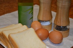 Гренки из хлеба в вафельнице - шаг 1