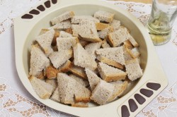 Гренки с чесноком в духовке - шаг 3 Гренки с чесноком в духовке - шаг 3