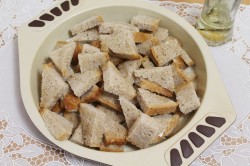 Гренки с чесноком в духовке - шаг 4 Гренки с чесноком в духовке - шаг 4