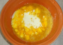 Гренки с сыром и яйцом на сковороде - шаг 4