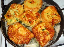 Гренки с сыром и яйцом на сковороде - шаг 9