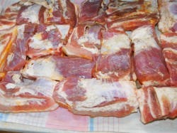 Грудинка горячего копчения в коптильне в домашних условиях - шаг 4 Грудинка горячего копчения в коптильне в домашних условиях - шаг 4