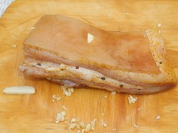 Грудинка горячего копчения в коптильне в домашних условиях - шаг 6 Грудинка горячего копчения в коптильне в домашних условиях - шаг 6