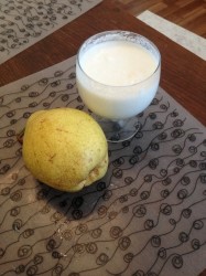 Груша в мацони - шаг 1