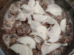 Гуляш из телятины с подливкой - шаг 3 Гуляш из телятины с подливкой - шаг 3