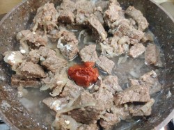 Гуляш из телятины с подливкой - шаг 5 Гуляш из телятины с подливкой - шаг 5