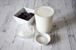 Густой горячий шоколад с крахмалом - шаг 1