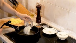 Сырный соус на молоке с луком - шаг 5 Сырный соус на молоке с луком - шаг 5