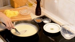 Сырный соус на молоке с луком - шаг 7 Сырный соус на молоке с луком - шаг 7