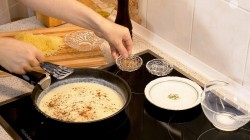 Сырный соус на молоке с луком - шаг 8 Сырный соус на молоке с луком - шаг 8