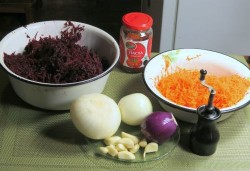 Икра из свеклы с томатной пастой - шаг 1