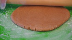 Имбирное печенье с глазурью к новогодним праздникам - шаг 10