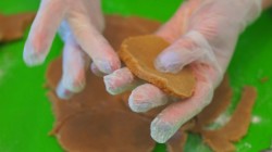 Имбирное печенье с глазурью к новогодним праздникам - шаг 11