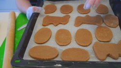 Имбирное печенье с глазурью к новогодним праздникам - шаг 12