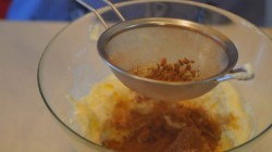 Имбирное печенье с глазурью к новогодним праздникам - шаг 5