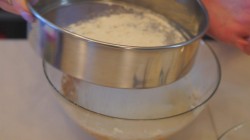 Имбирное печенье с глазурью к новогодним праздникам - шаг 7