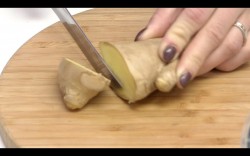 Имбирный чай с медом и лимоном - шаг 1